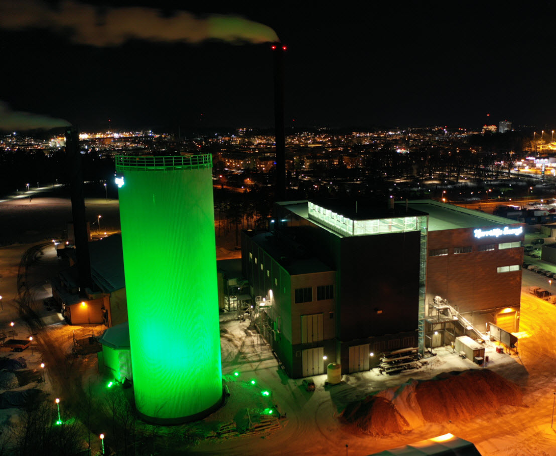 Grön belysning på ackumulatortank