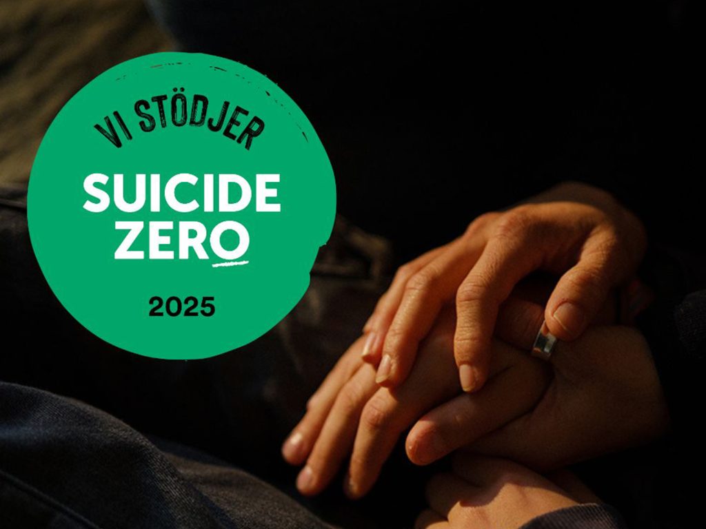 Två händer som håller varandra i en stödjande gest i förgrunden, med en grön cirkel i bilden där texten 'Vi stödjer Suicide Zero 2025' står skriven.
