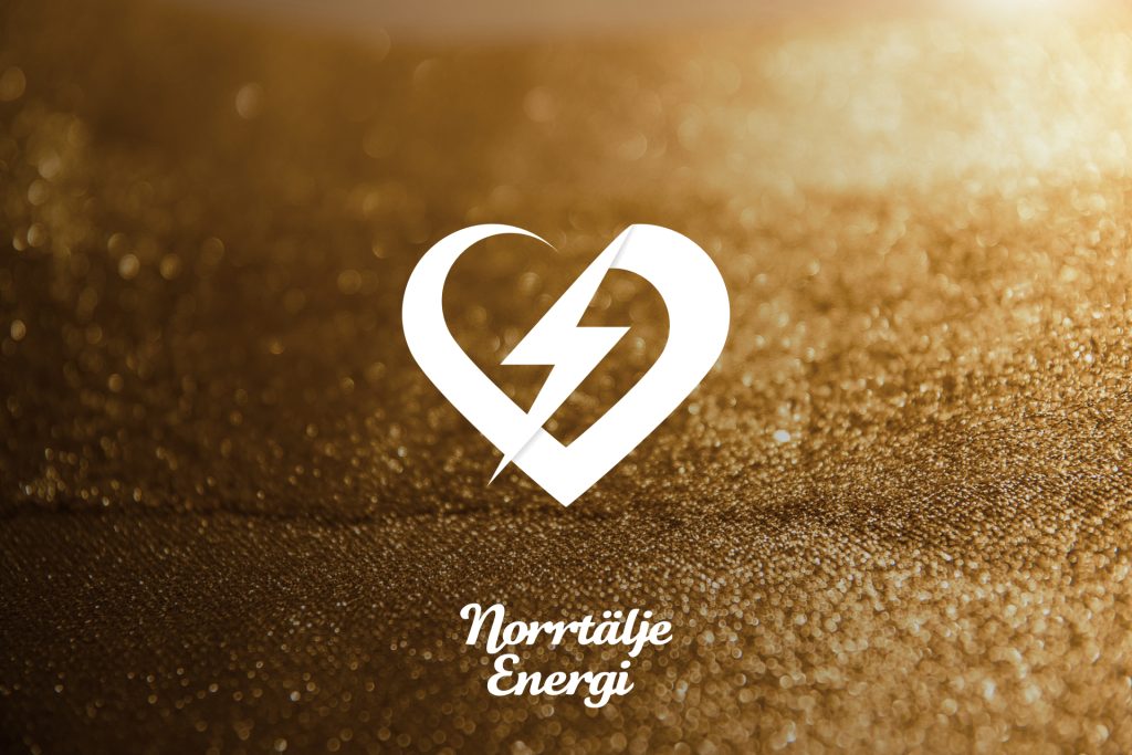 Norrtälje Energis logotyp på gyllene bakgrund.